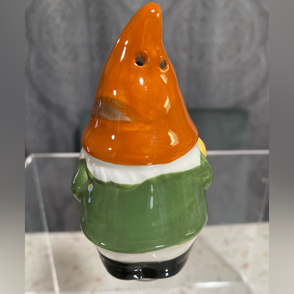 Set of Salt and Pepper Shakers of Ceramic Gnomes - Picture 9 of 15